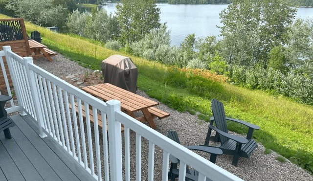 Rental of renovated cottages facing the lake with a magnificent terrace in BOUCHETTE