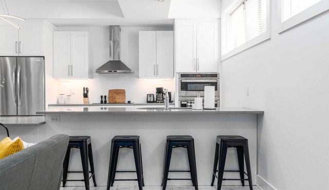 RentX|Rustic Retreat - Downtown/Parking/Wifi/2Bed