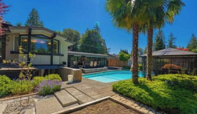 Resort-like North Shore Getaway; Pool & Hot tub - Master Bedroom ONLY