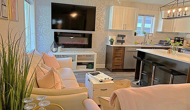 Resort Style, LUX 2-Bedroom French Farmhouse Suite on Bear Mountain - Sleeps 4