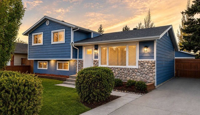 Retro Arcade & Entertainment Garage/Private Hot Tub/Comfy Beds/Pet-Friendly!