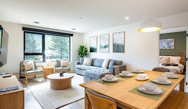 Revy Bliss - Dazzling Condo in the Mountains