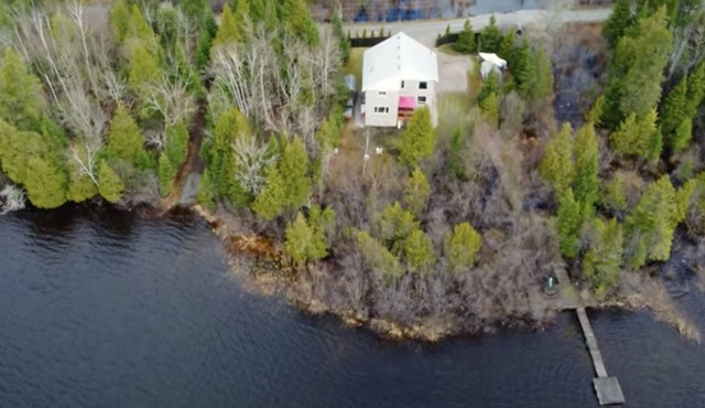 Right on the water - swim, kayak, fish and relax