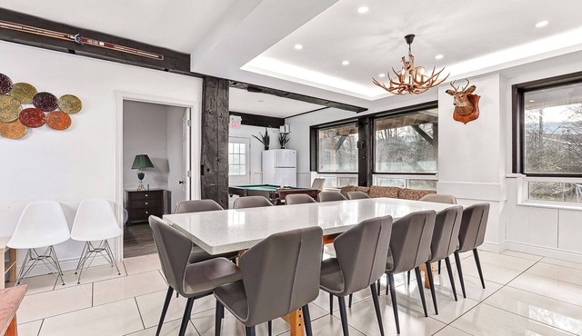 Rightview Heaven (10 bedrooms + Private Hot Tub)