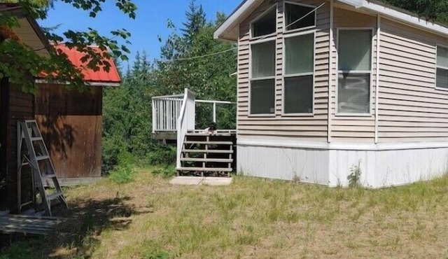 Riondel Lake view guest cottagen
