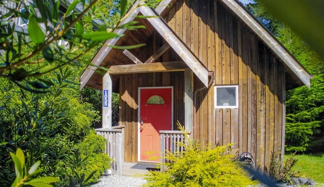 Rising Tide Cabin - Steps from Little Beach