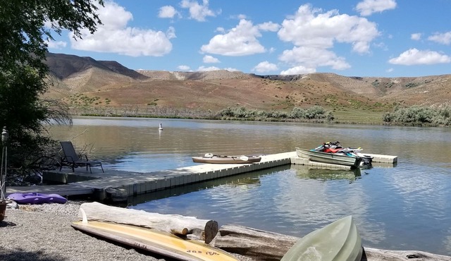 RIVER FRONT CABIN IN HAGERMAN PARADISE. USE KAYAKS TO ENJOY. in Hagerman
