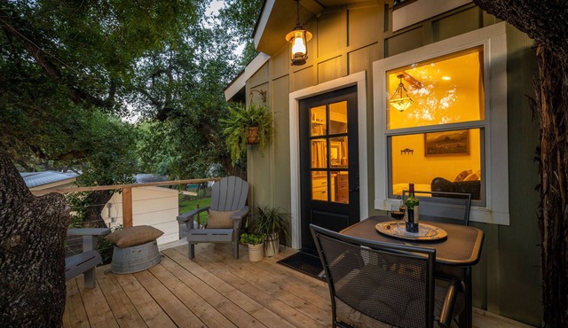 River Haven Treehouse w/Hot Tub by Gruene! in New Braunfels
