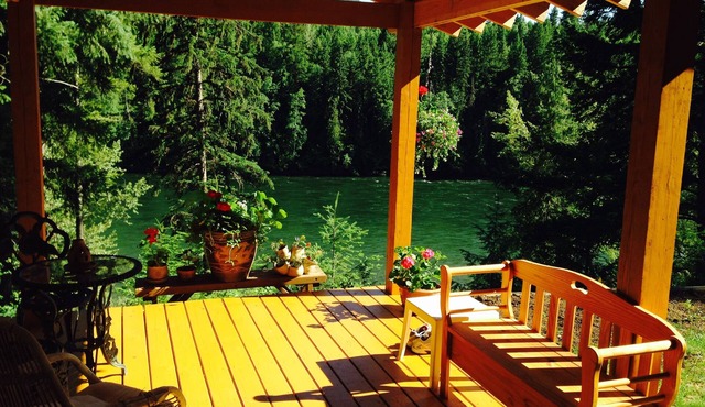 River House - 3 bedroom 2 covered porches unique setting on the Clearwater River