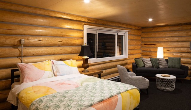 River's Edge Retreat - Granite Glamping Cabin
