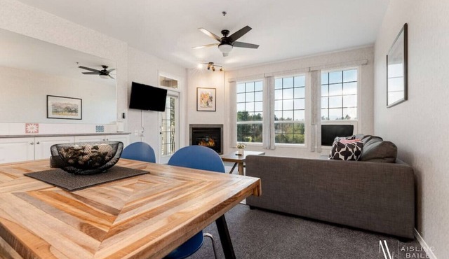 Riverside Twin `A` | Balcony | King Bed | Spacious