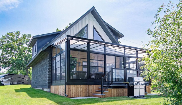 Riverside Cabin 5 Three season Riverside escape