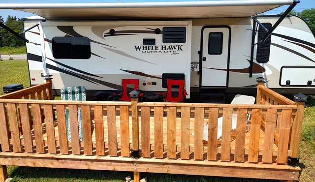 Riverside Camper in Mavillette - Cozy and Modern
