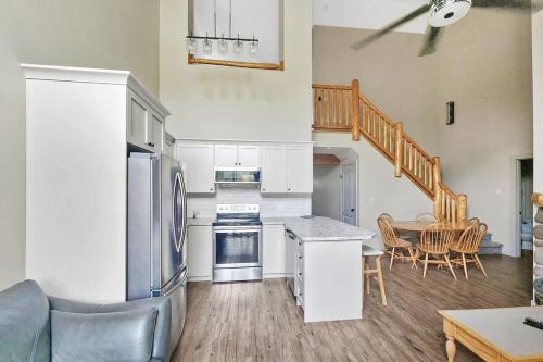 Riverside Way by Fernie Lodging Company