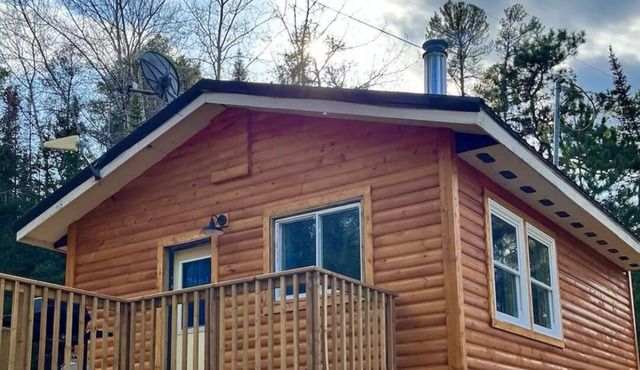 Romantic Cabin with Woodstove, Shared Hot Tub and Infrared Sauna. in Nestor Falls