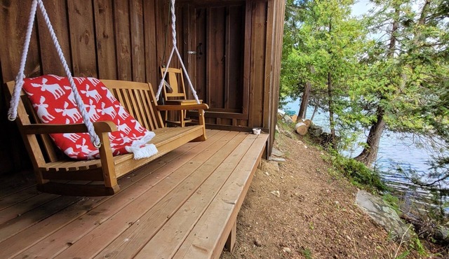 Romantic Cottage with Epic Lake Views