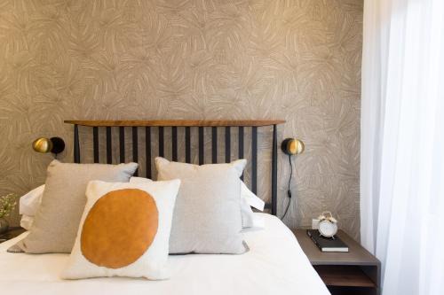 Romantic Studio in the Heart of Little Italy by Den Stays