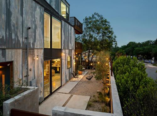 Rooftop Deck, DT City Views, Modern Eastside Oasis in Austin