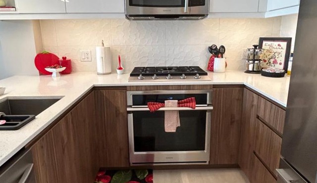 Rooftop Terrace, Air Conditioning, Sunnyside King Bed, Parking, Kensington C-Train, Top Property