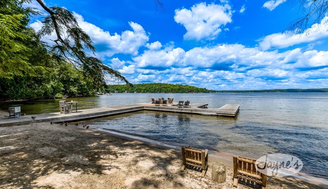 Rosseau Beachfront Cottage! Sunrises & Sunsets! Sleeps 15! MUST SEE!