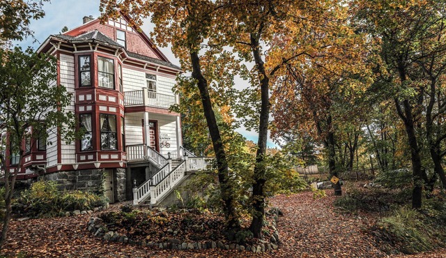 Rossland's Luxury Guest House