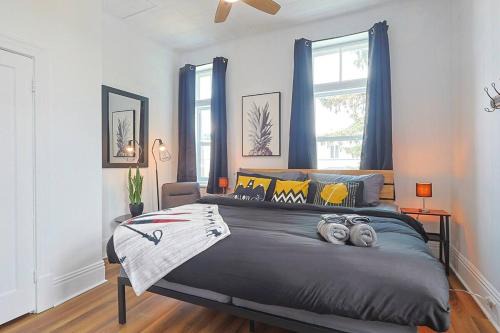 Royale 1918, 6bdr, game room, net, pool & more