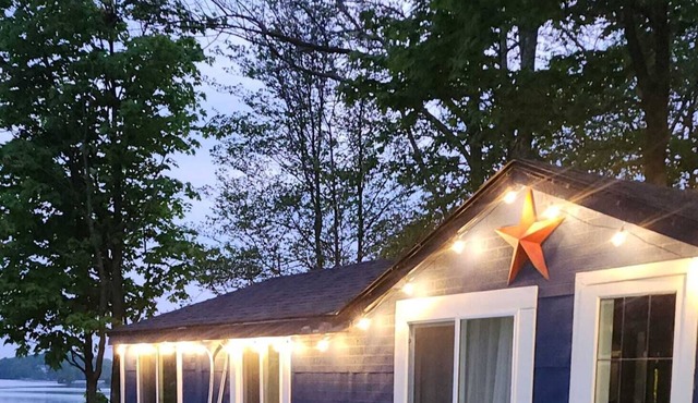 Rustic 2 bdrm cottage on Dog Lake, Rideau Canal. Complete Privacy. Quiet Lake.