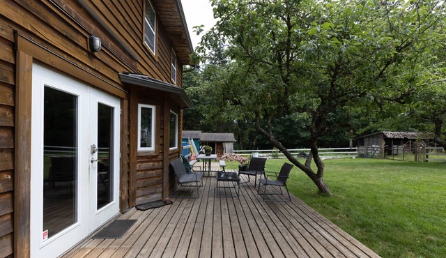 Rustic 3 Bedroom with Fireplace in Miracle Beach