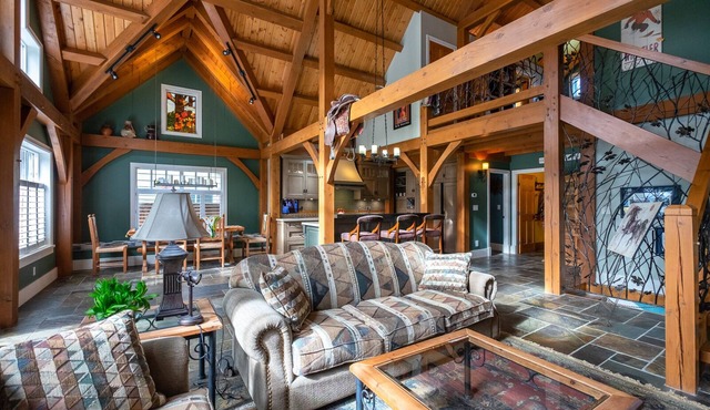 Rustic Cultus Lake Cabin House w/BBQ, Ping Pong Table & Gym Equipment