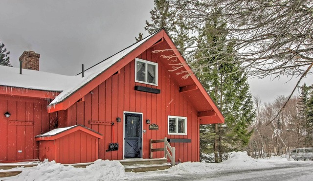 Rustic Peru Townhome w/Deck - 30 Yards From Slopes in Peru
