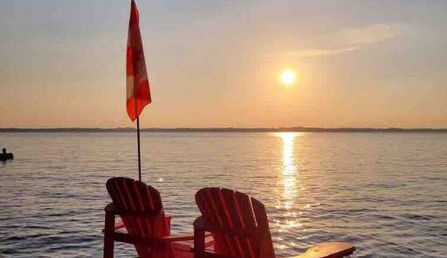 Rustic Pines Waterfront Cottage *CLEAR WATER*