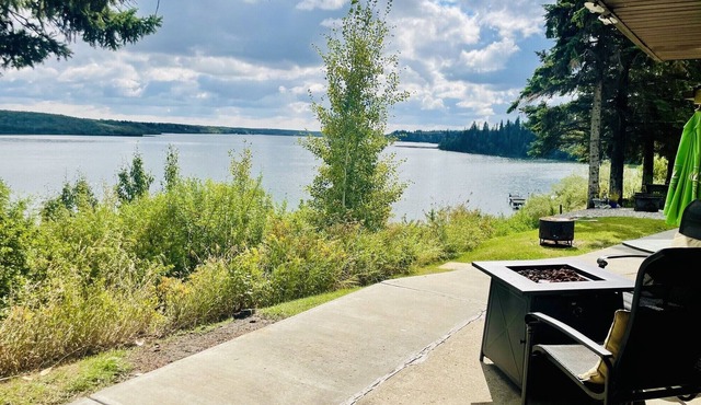 Rustic Retreat at Pine Lake - perfect for a solo or couples getaway!