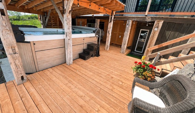 Rustic River Ranch Loft in St-Albert ~ Pet friendly ~ Hot tub ~ Countryside