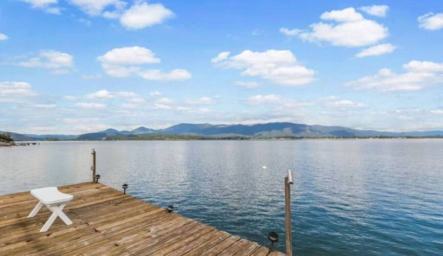 Rustic Waterfront Escape in Sagle
