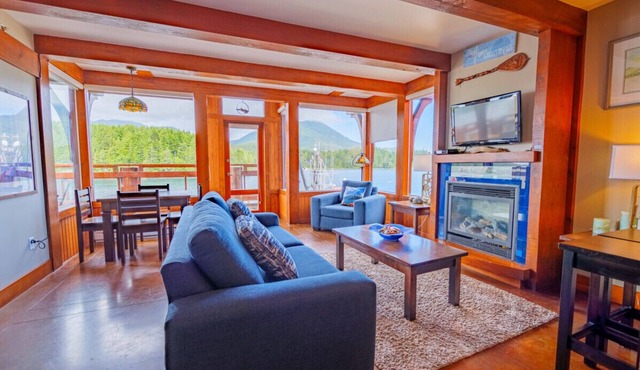 Safe Harbour | Downtown King Bed + Inlet View