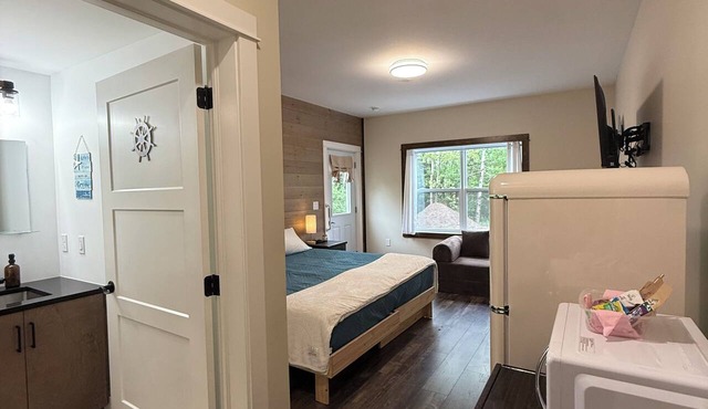 Sakura Valley Studio Suite #10/Private Entrance in beautiful Annapolis Valley in North Alton