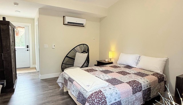 Sakura Valley Studio Suite #3/Private Entrance in beautiful Annapolis Valley