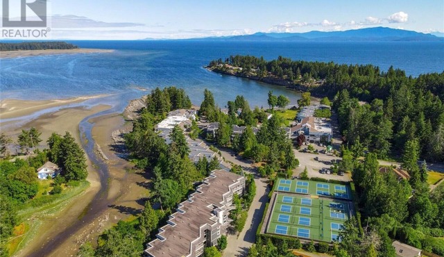 Sand, Sea, and Sky. Steps from Beach - 2 Full Baths - 2 Bedroom Suites.