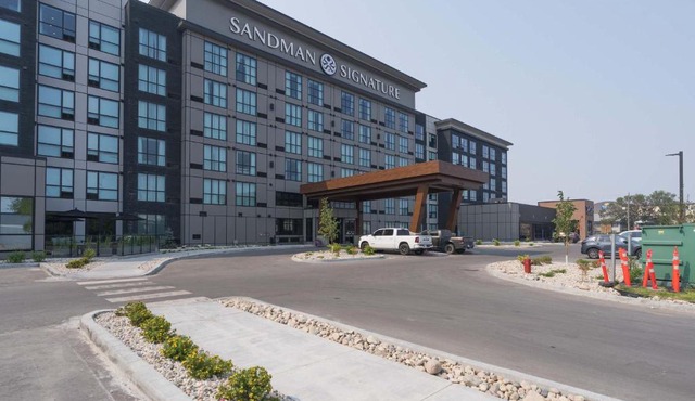 Sandman Signature Winnipeg Airport Hotel & Suites