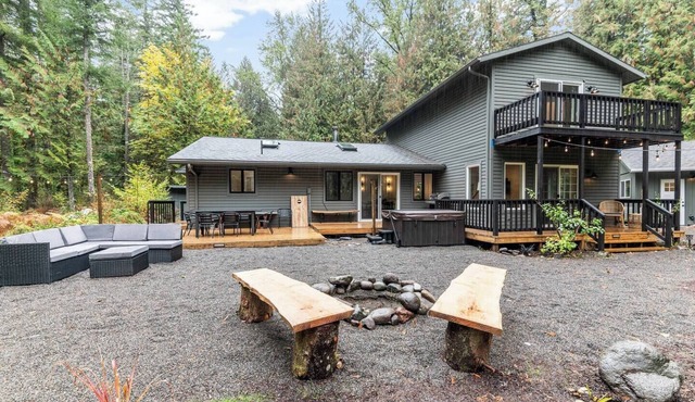 Sandy River Retreat | Pet Friendly | Epic Fishing in Sandy