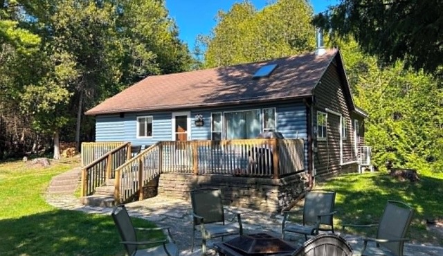 Sauble Beach, Ontario Cottage - 5 Minute Walk to Sand and Sunsets