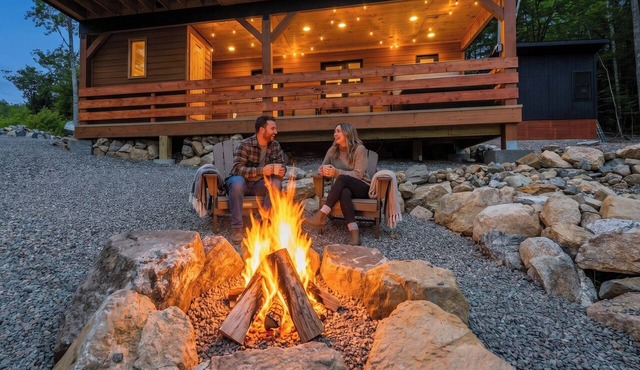 Scandinavian-Modern Couples Retreat w/Sauna, Hot Tub & Cold Plunge in Stow