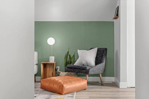 Scarlett Manor | Mid Century Zen Suite. 1 BR. Near DT, C-train.