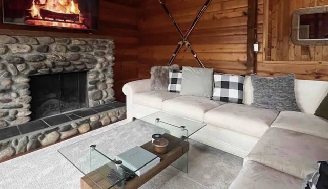 Scenic Retreat: Hawksnest Cabin in Kelowna, BC, Canada