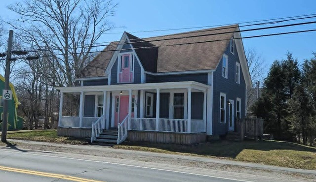 Scenic Shelburne home. Central location close to Shelburne Harbour.
