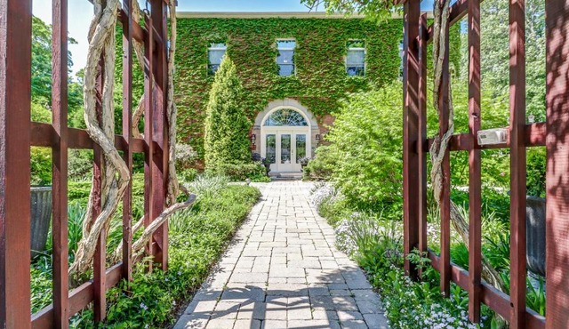School House Bed and Breakfast C.1859