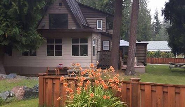 Scotch Creek Lodge - Adjacent to Shuswap Lake Provincial Park