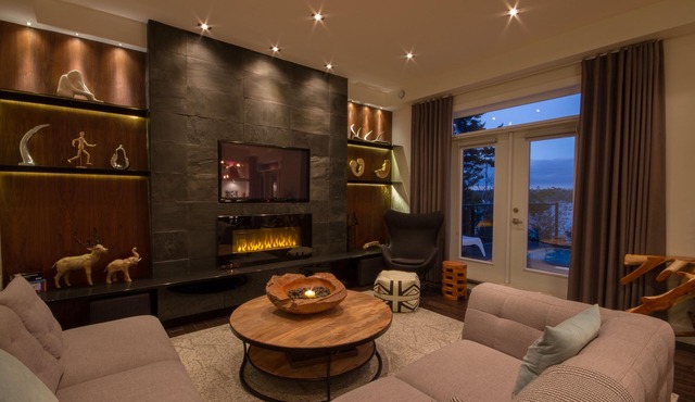 Seacliff- Luxury Halifax Waterfront Paradise -Pool, Hot Tub, Wharf & Boathouse