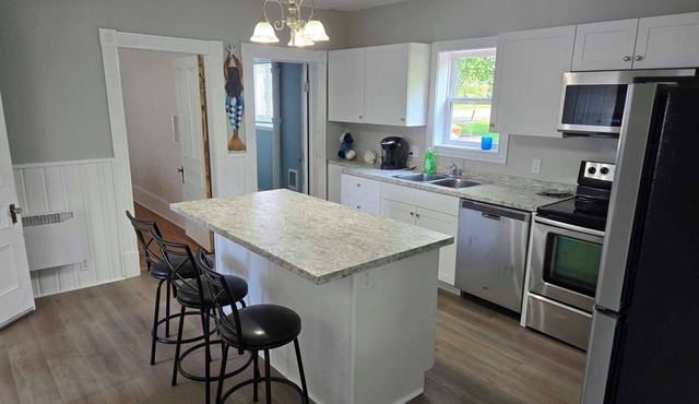 Seaspray Retreat, old world charm, modern conveniences. in Souris