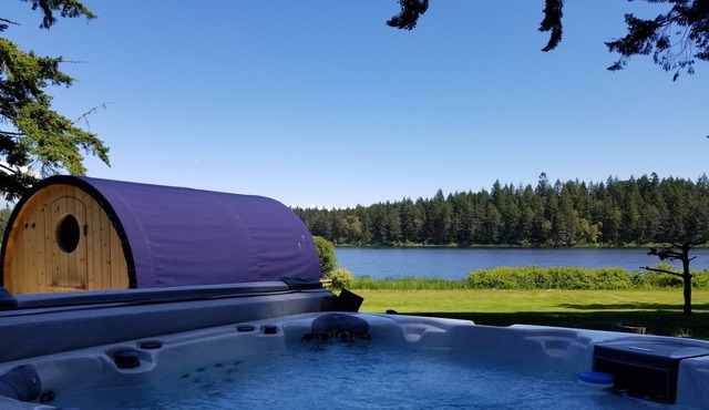Seb's Lakehouse (10 Ft Barrel Sauna -Hot Tub -King Bed)